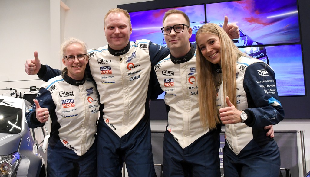 Det nye Team Glad Sport med Mette Felthaus, Kenneth Madsen, Jacob Madsen og Line Nedewgaard, og den sjællandsk-jyske kvartet har fra starten markeret sig stærkt i Dansk Super Rally 2022. I den kommende weekend kører de det 35. KOMO Rallysprint i Gammelrand.
(Foto: Morten Dam/Rally.DK)